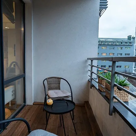 Loft Near Smart Plaza Polytech 아파트 *